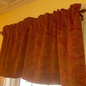 CURTAINS*THREE-PANELS